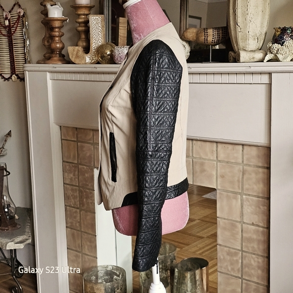 Danier leather jacket, size extra small. - Picture 5 of 7